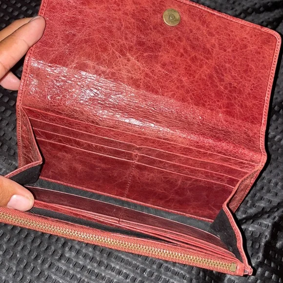 ❤️❤️SOLD❤️❤️BALENCIAGA LONG WALLET - Picture 3 of 6